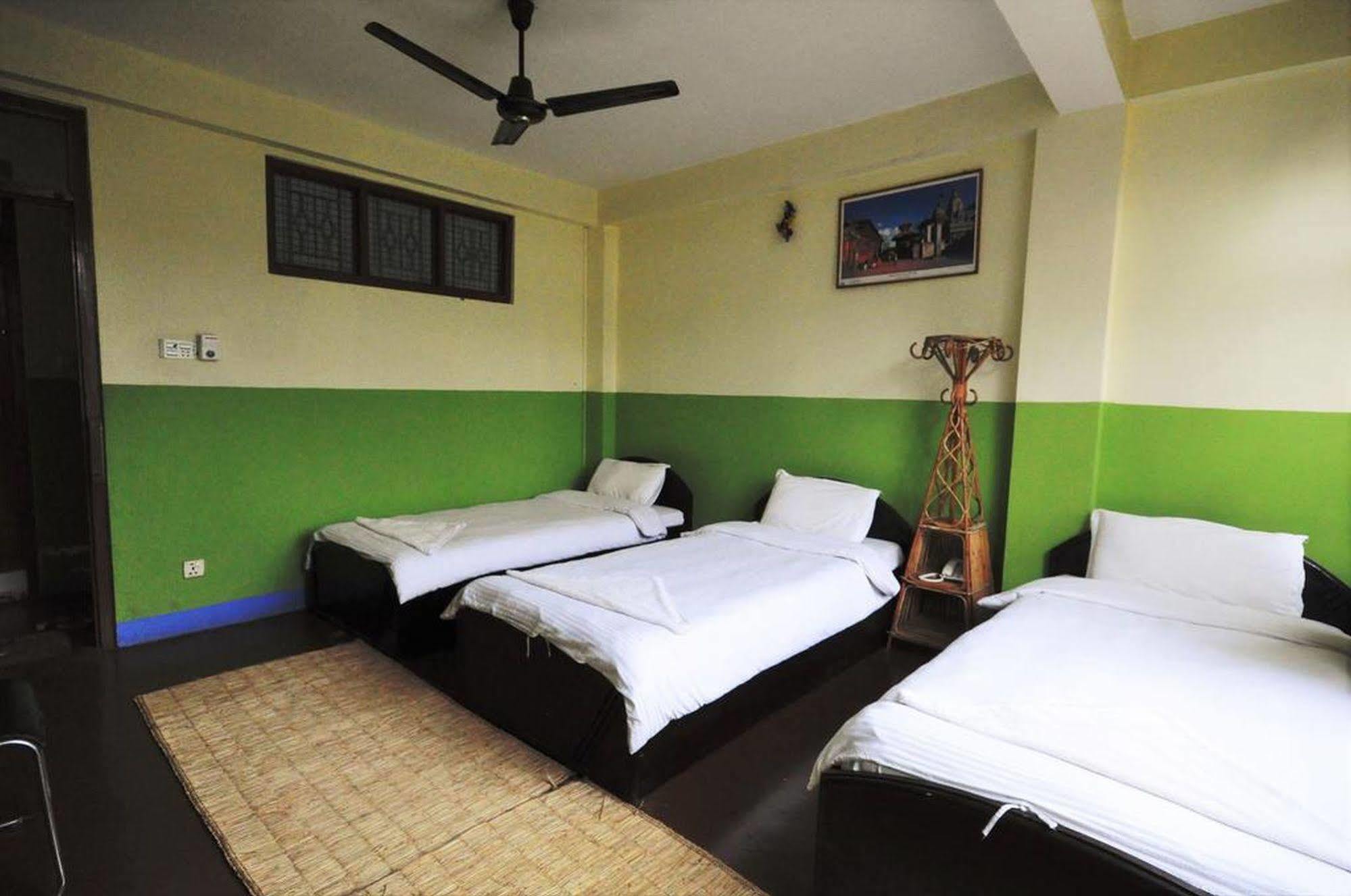 Metro Eco Hotel Kathmandu Esterno foto